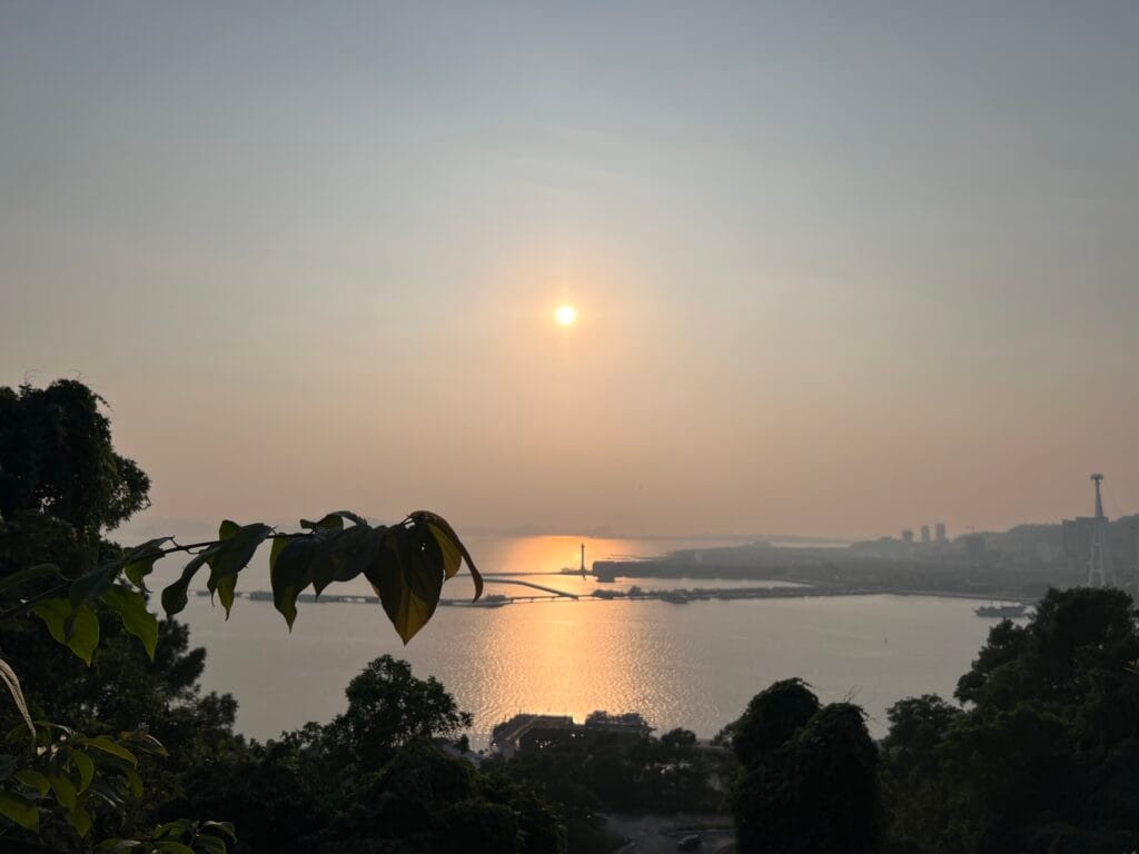 하롱베이 투자 개발 전 일몰 석회암 전경