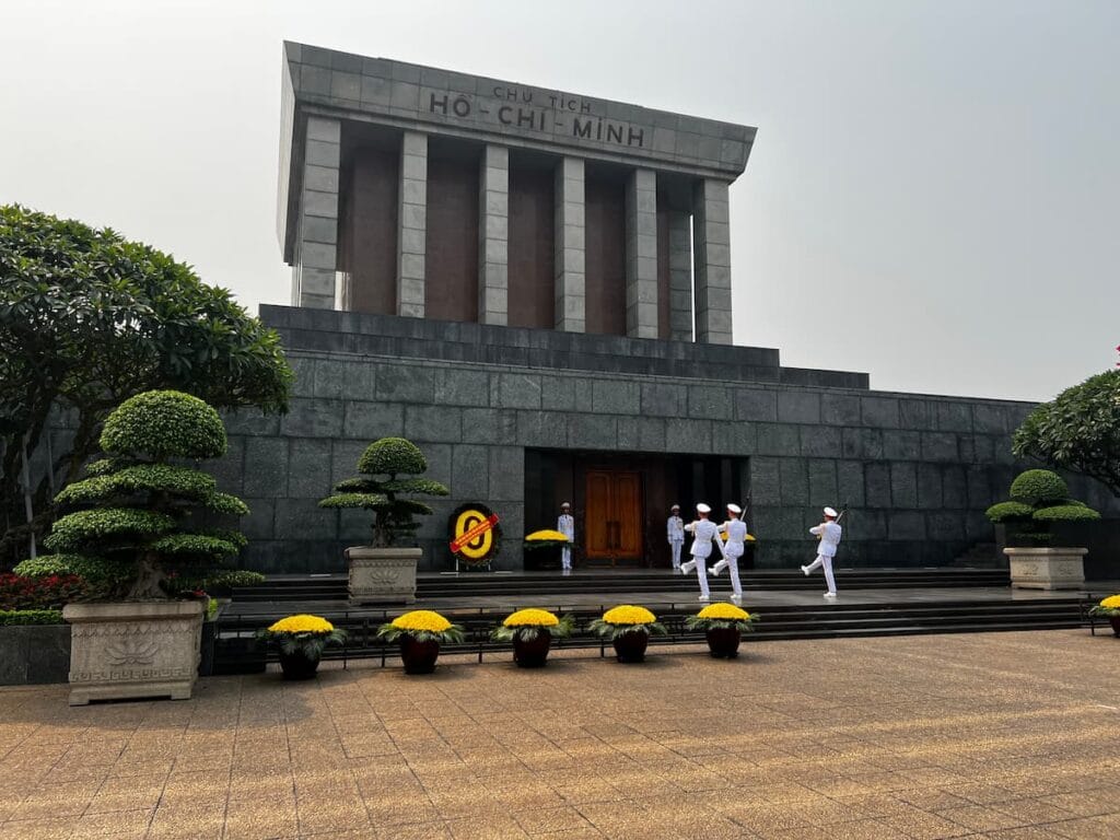 하노이 바딘 광장 호찌민 묘소